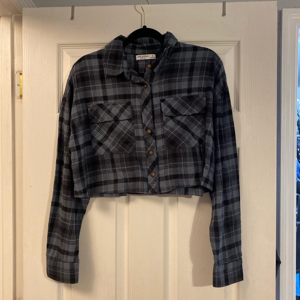 Arizona Juniors Womens Long Sleeve Boxy Fit Button-Down Shirt